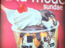 ハワイのハーゲンダッツ〜Brownies a la mode sundae